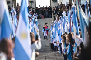 Junio mes de la Bandera
