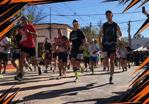 Póster publicitario con marco naranja y negro que promociona la segunda fecha del Campeonato Callejero Costero 2026 en Arroyo Leyes, Santa Fe. En el centro aparece una fotografía de personas corriendo una maratón en una calle asfaltada. Los textos principales indican: ¡¡¡ÚLTIMOS DÍAS!!! LLEVATE LA REMERA, detallas las distancias de 2KM PARTICIPATIVA / 5K Y 10K COMPETITIVA, y fija la fecha del evento para el 13/09/26 - SEPTIEMBRE 2026. Abajo se muestra el número de WhatsApp 3425245680 para inscripciones.