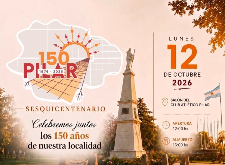 Cartel promocional del almuerzo por el Sesquicentenario (150 años) de la localidad de Pilar, programado para el lunes 12 de octubre de 2026 en el Salón del Club Atlético Pilar. El evento cuenta con apertura a las 12:00 hs y almuerzo a las 13:00 hs. El menú detallado incluye recepción de sándwiches, entrada de choricito, platos principales a la parrilla (pollo, ternera o cerdo con ensaladas), postre (selva negra) y brindis. Al pie se indican los valores de las tarjetas ($65.000 para mayores y $30.000 para menores), junto con el alias de pago ALMUERZO150PILAR y un teléfono de consultas. El diseño destaca el logotipo del aniversario 150 Pilar (1876-2026) y la foto del monumento central de la plaza local.